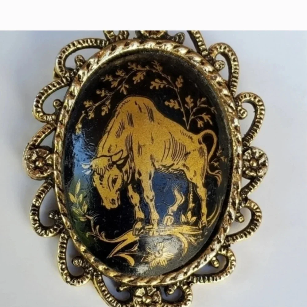 Vintage Transfer Spanish bull‎ pendant brooch